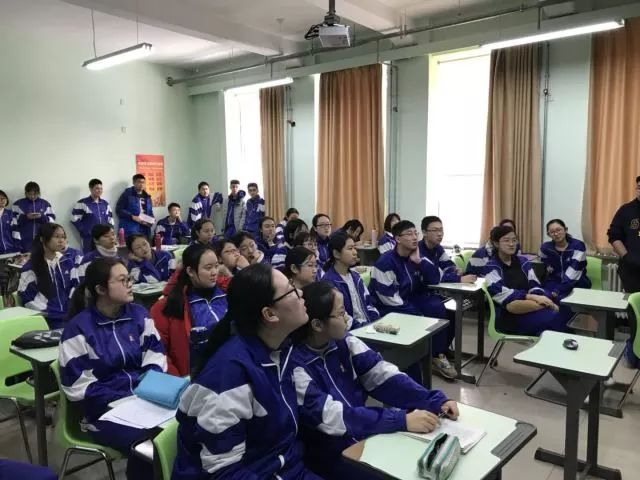 上海大连中学图片