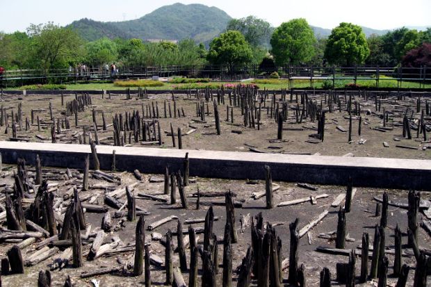 在7000年前的河姆渡文化,充满智慧的华夏先民们就已经发明了榫卯结构