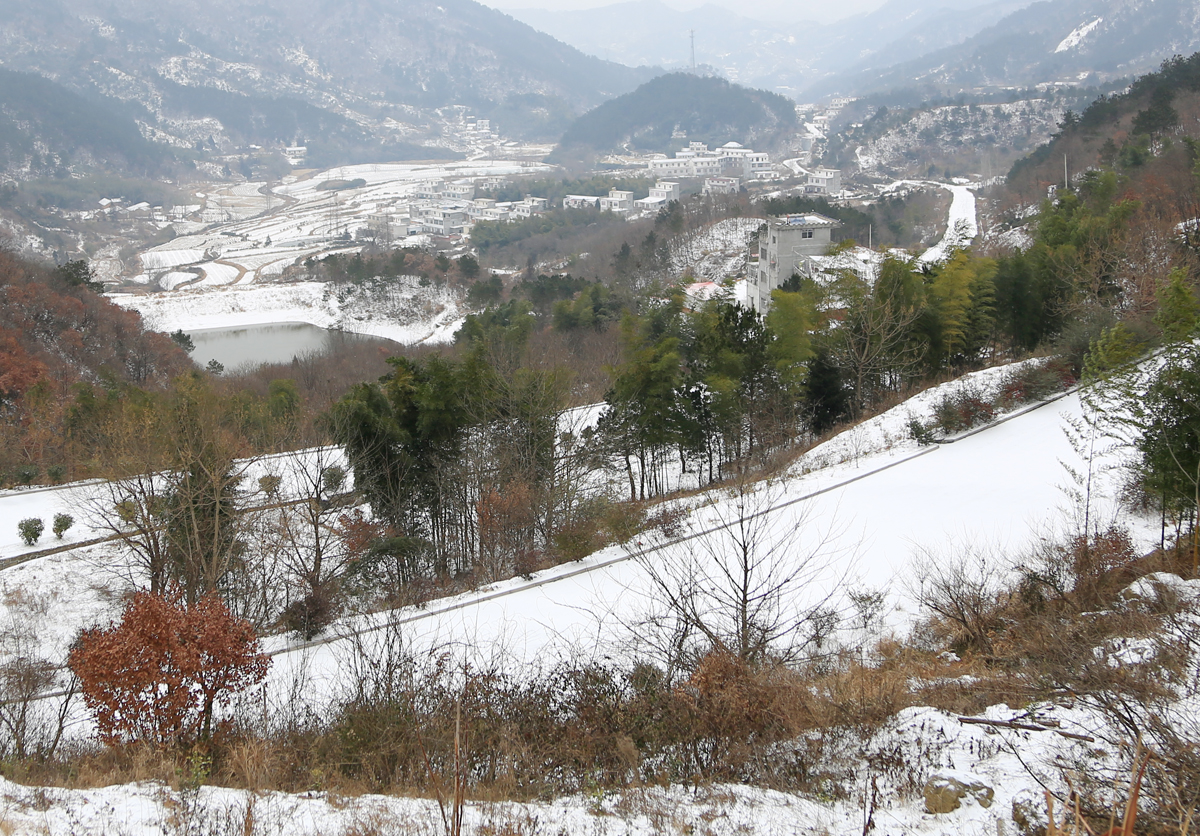 信阳黄柏山终于迎来了自己的冰雪世界