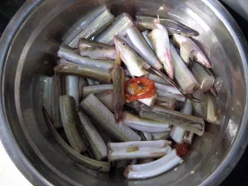 用新鲜的海鳝鱼炒辣椒,做好后,香气扑鼻,吃上一口,口水要流半天呢!