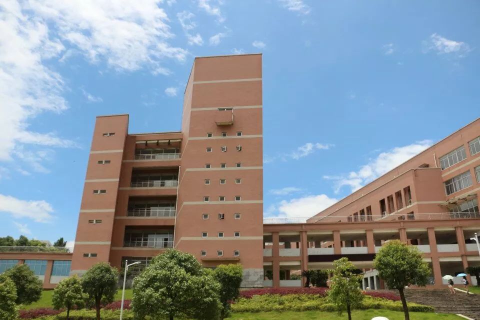 湘潭大学兴湘学院图片图片