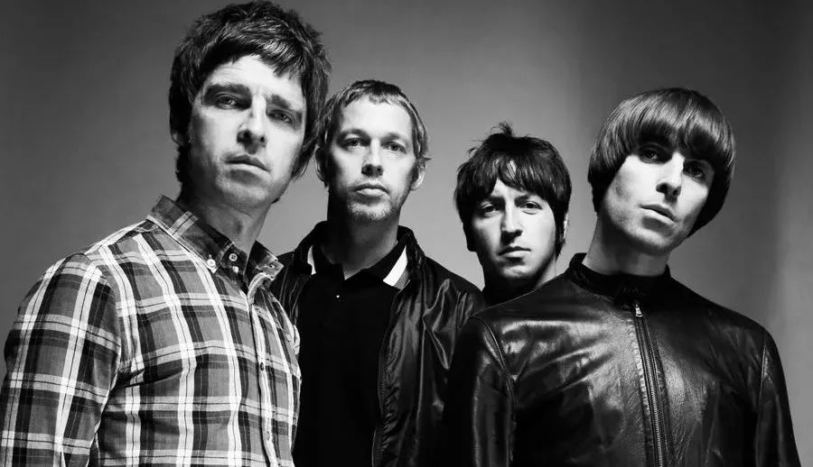 oasis 時期:andy bell(左二)