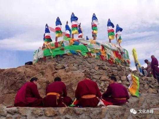 蒙古族民俗蒙古族祭天最虔誠地祈求騰格里的庇佑