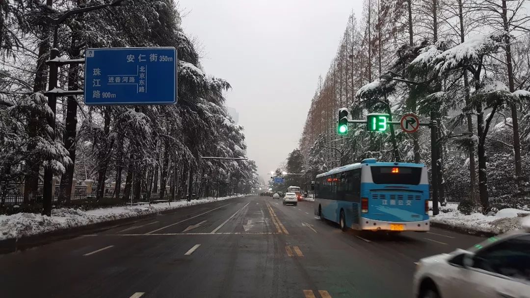 7點10分 北京東路 李曉飛(攝)