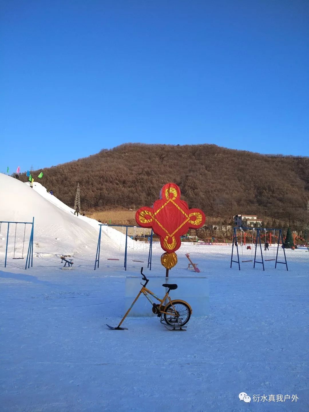 东风湖滑雪场图片