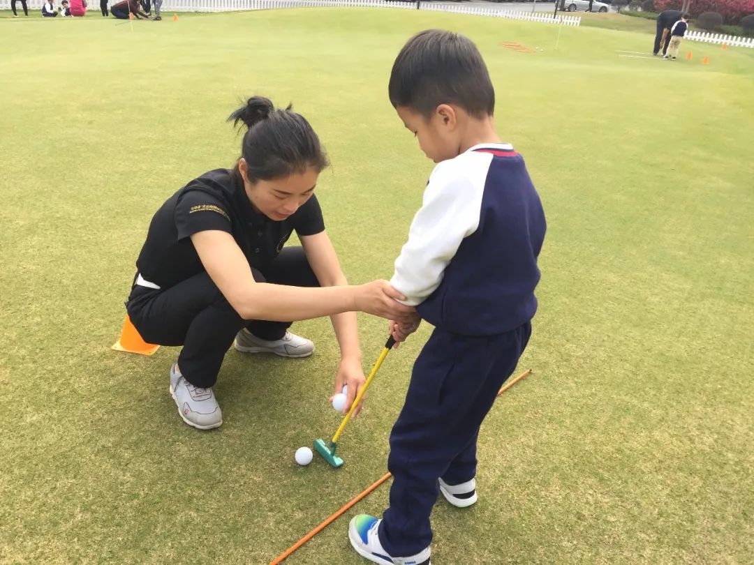 "缤纷冬日,快乐高尔夫—同乐幼儿园高尔夫亲子活动