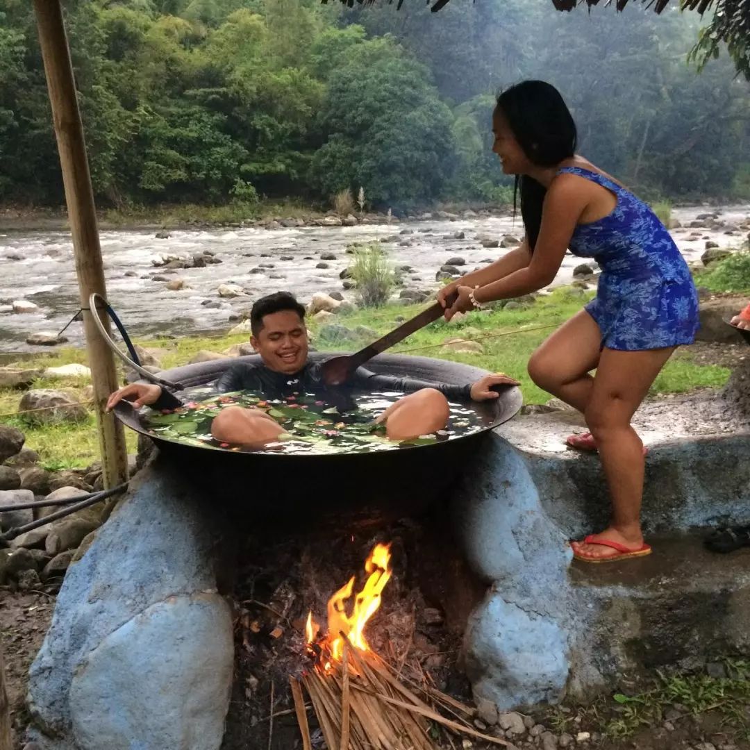 美女铁锅炖自己图片