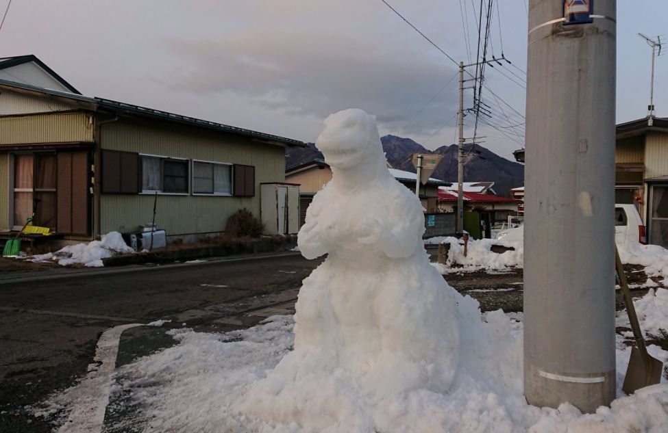 雪人哥斯拉图片