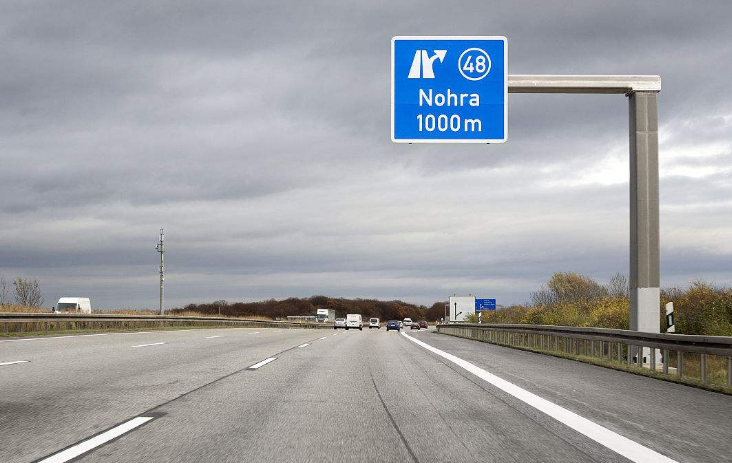 德国的高速公路真的不限速吗?