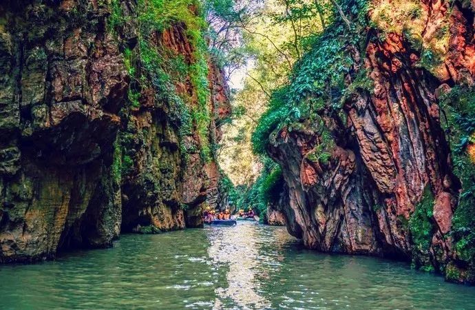 六有"滇中第一幽峡"荫翠峡 阿路龙,明月湖等景区 地