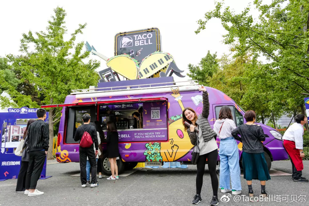 去年taco bell和爵士上海音乐节合作,在户外开启小餐车,还有各种互动
