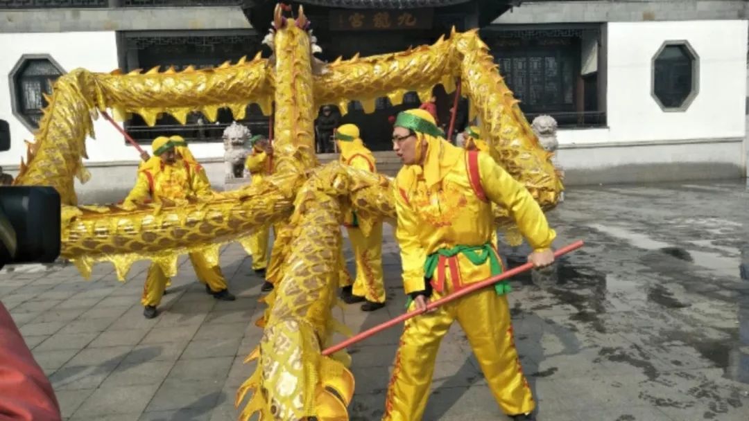 惊了!玉祁礼社舞龙队围了个中国龙出来,祝大家狗年吉祥!