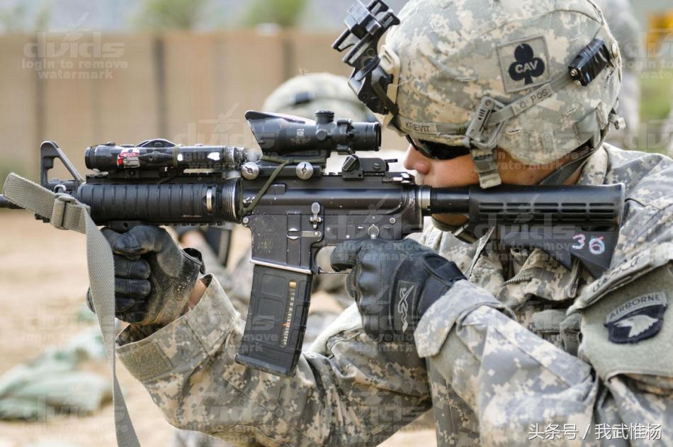 美军m4步枪装备了新型弹匣