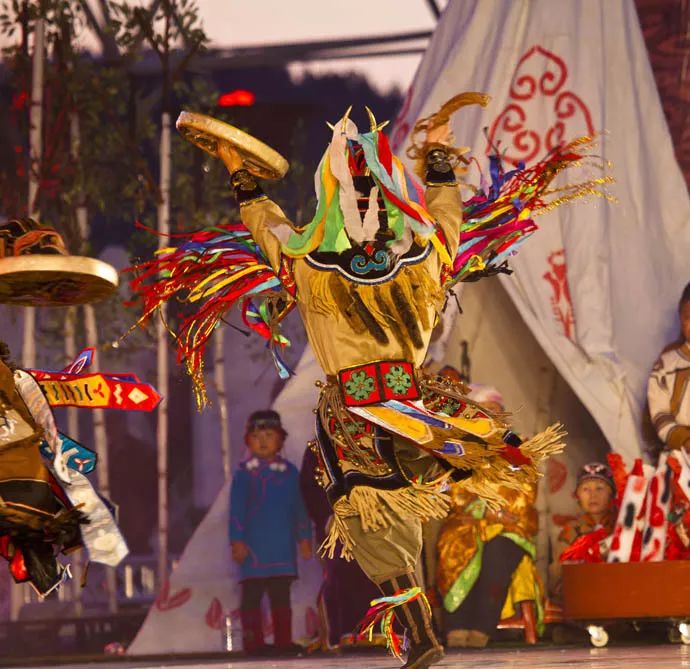 鄂伦春族的盛大节日篝火节