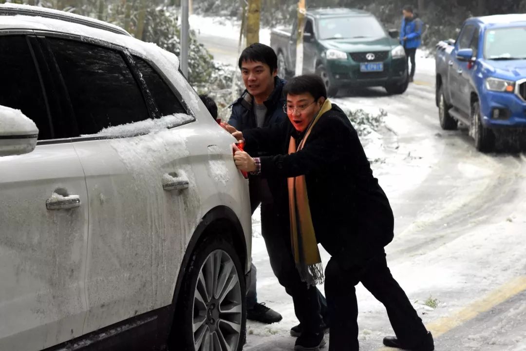 北湖区委书记蒋利民检查乡镇雨雪冰冻天气值守情况