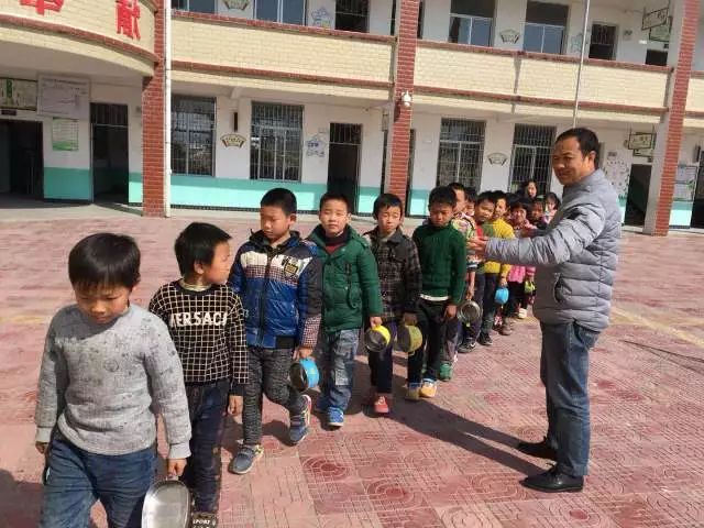 争做"四爱"好园丁|九堡石角小学教师丁福庆:怀揣教师情怀 站好三尺