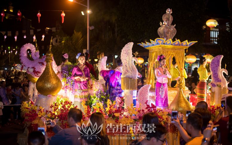 旅遊 正文 豪華花車大巡遊 精美的花車載著漂漂亮亮的傣家哨哆哩,貓哆