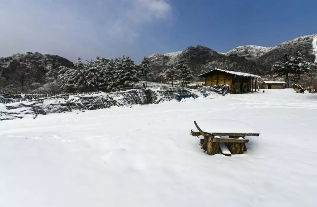 通江雪景美翻赶快为拍摄者扎起