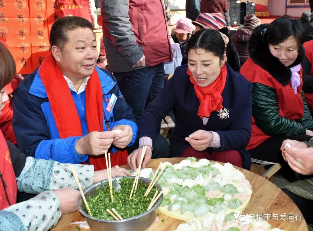 李玉倩合影幫大哥與與辛集那些事工作人員合影與愛同行37期餃子宴孝道