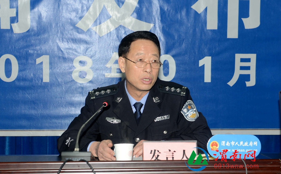 春运期间渭南交警实行24小时勤务制度保障市民交通安全(组图)