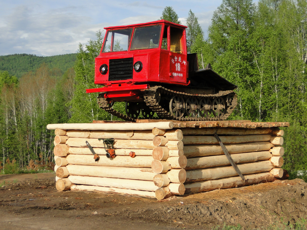 j50拖拉机,林业生产建设的功臣!