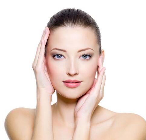 美容院的面部护理流程