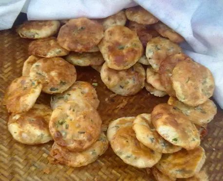 松溪火烧饼(也称松溪光饼)就是一种极具地方性的特色小吃,属于闽菜系