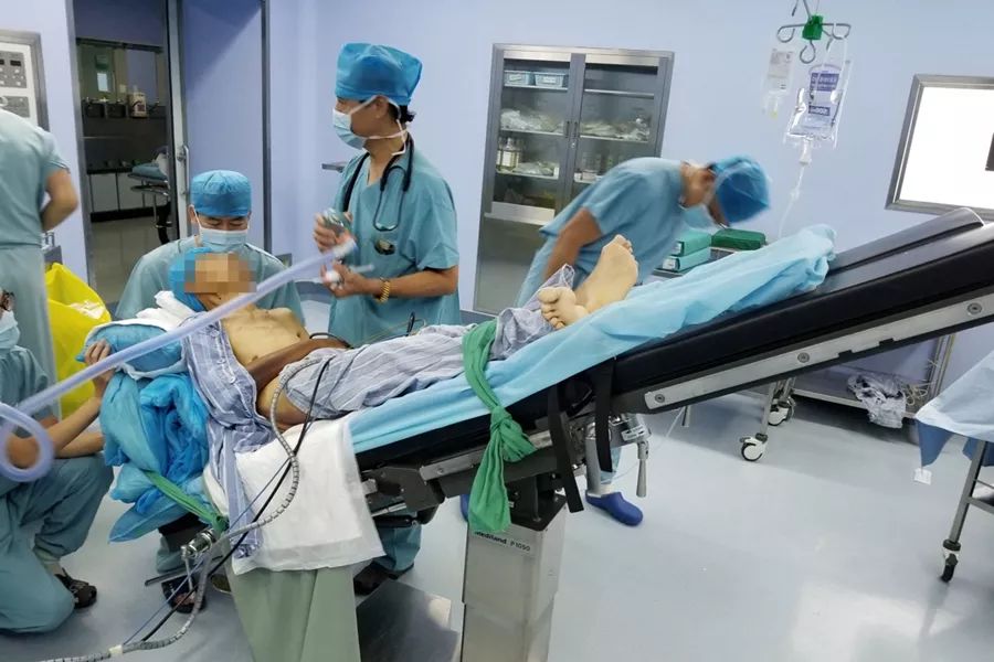 天津医大二院多学科合作成功为重度强直性脊柱炎患者进行多处骨折手术