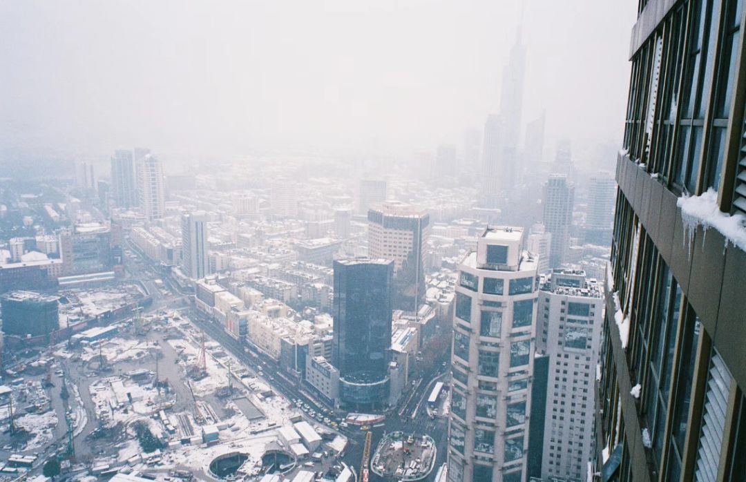 城市雪景图片真实的图片