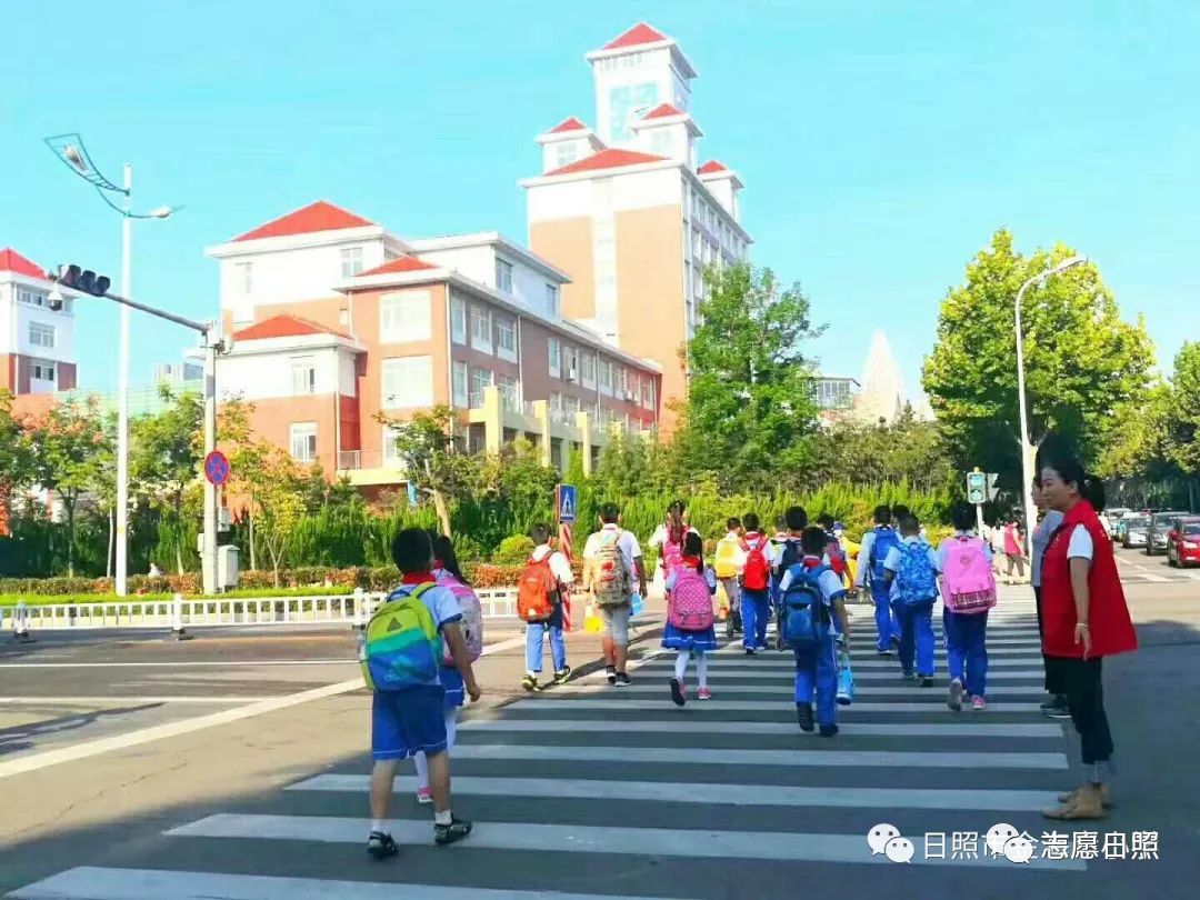 情牽斑馬線讓每一步走得更溫暖日照市金海岸小學護學崗執勤紀實