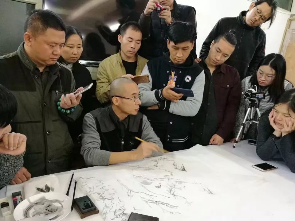 陈相锋老师点评学生元画临摹作品刘兴建老师对照实景分析写生的选题刘