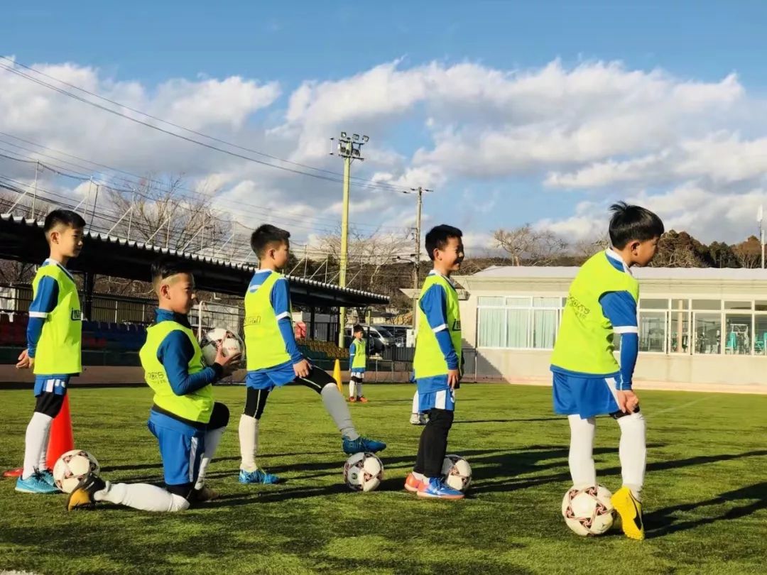 外教带训与日本同年龄段同场竞技市校园足球u9选拔队赴日交流