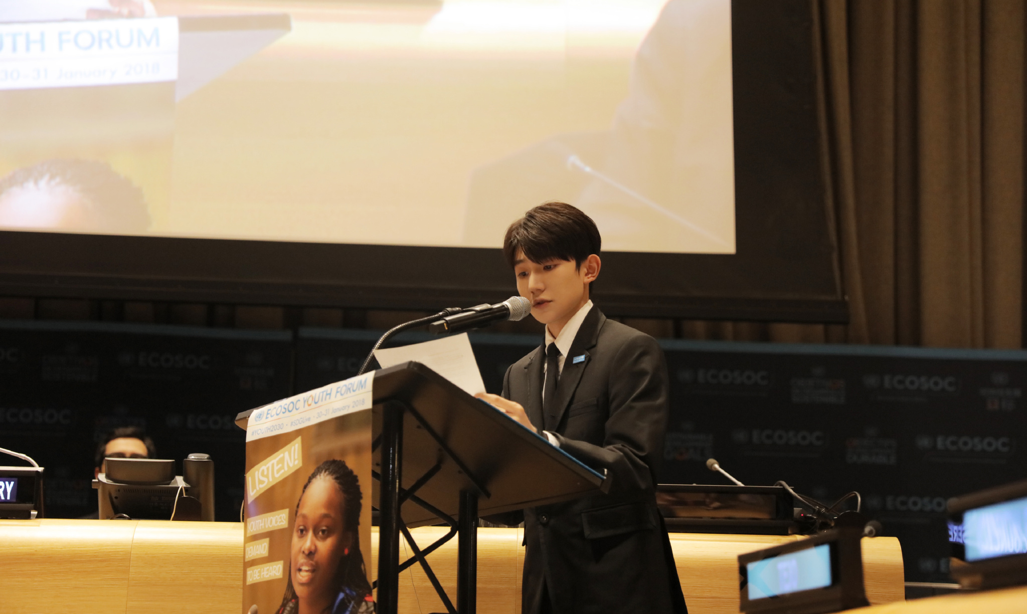 高大上!王源在联合国青年论坛发表全英文演讲