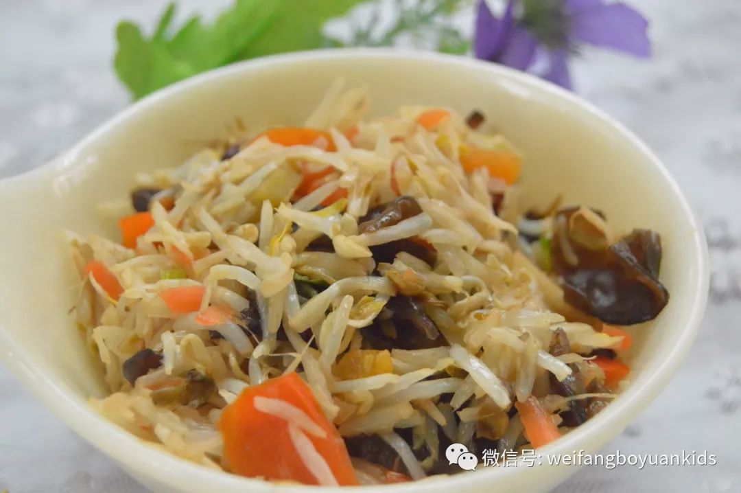 菠菜豬肝湯【能量下午餐】鮮牛奶五香花生【幸福晚餐】肉三鮮蒸餃蒸