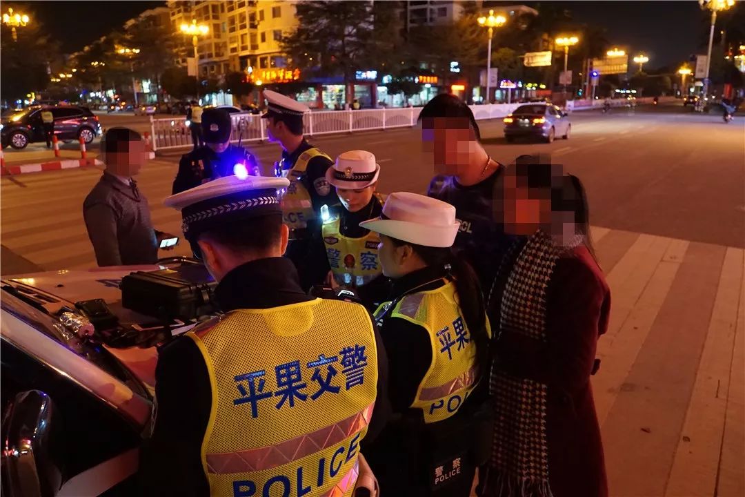 春运首日,直击平果交警夜查!醉驾大哥:不用测了,我是醉驾了