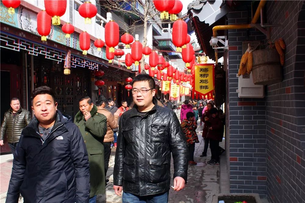 鎮平石佛寺鎮萬政國際玉城小吃貨街地址:鎮平石佛寺客運站斜對面手機