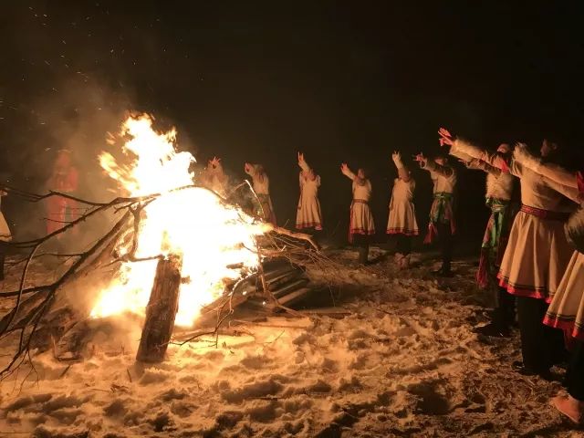 希芙拉河篝火图片