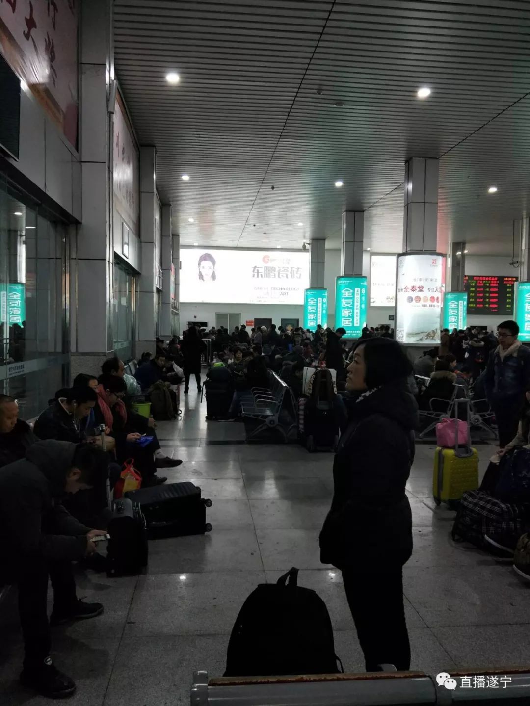 遂宁火车站晚上图片图片