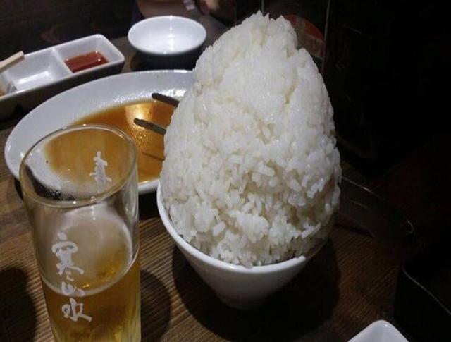 日本一乡民在烤肉店点了一碗号称传说级的米饭这谁吃得完