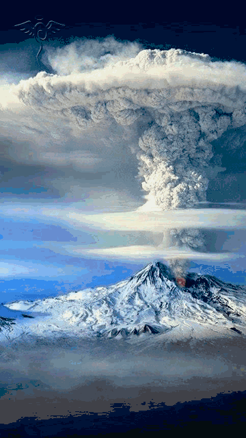这么近距离拍到火山爆发,太厉害了!火山喷射的一瞬间,太罕见了!