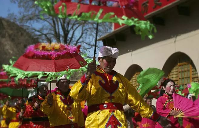 陝北大秧歌,晉劇表演活動;晚上舉行文藝晚會,晉劇演出,說書,火塔,嗩吶