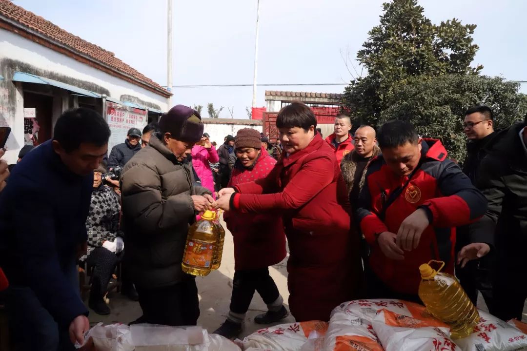 彭紅梅的大愛,給冬季增添無限溫暖……當彭紅梅女士走進自己的家鄉