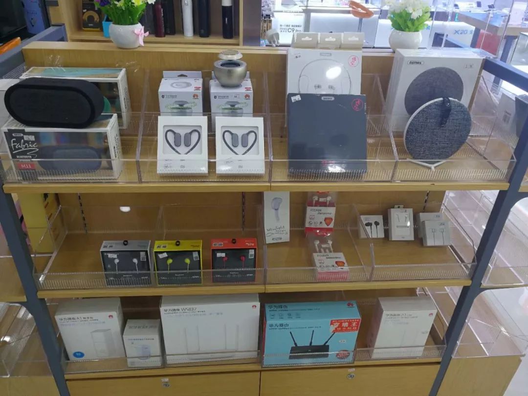 丽华3c数码店 重装开业 手机免费领,全新上线小米,华为智能家居产品