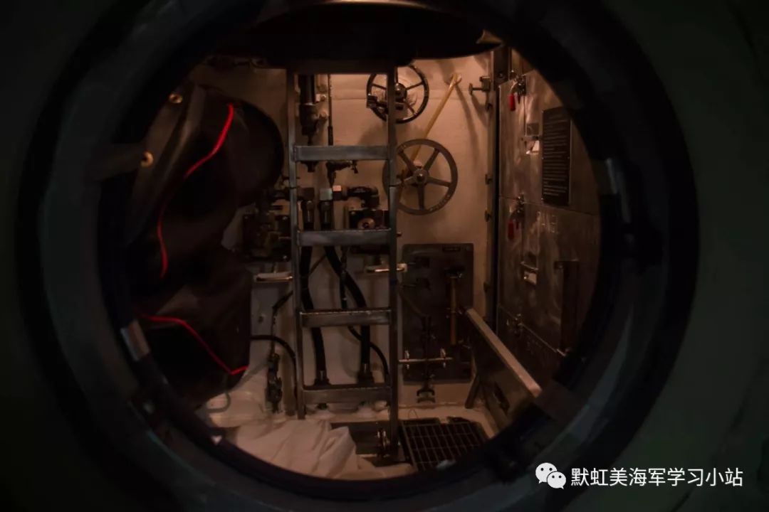 台风核潜艇内部豪华图片