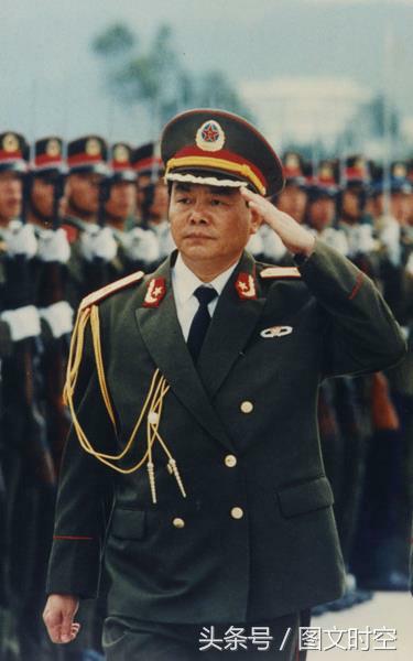 图集,刘镇武将军是首位驻港部队司令员
