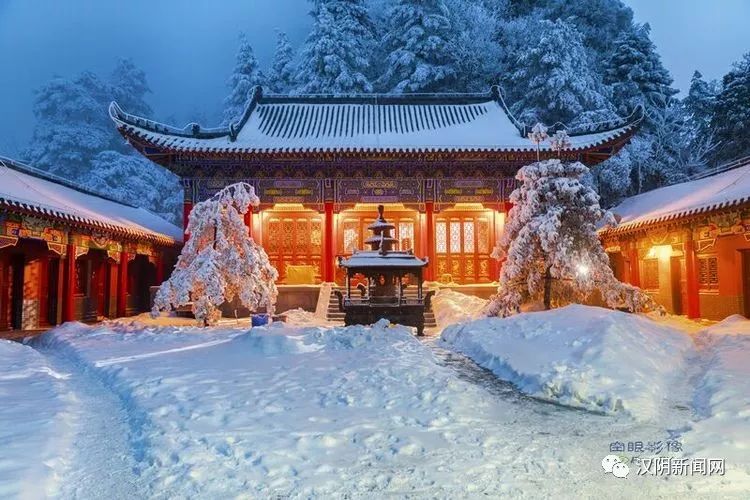 汉阴擂鼓台雪景图片