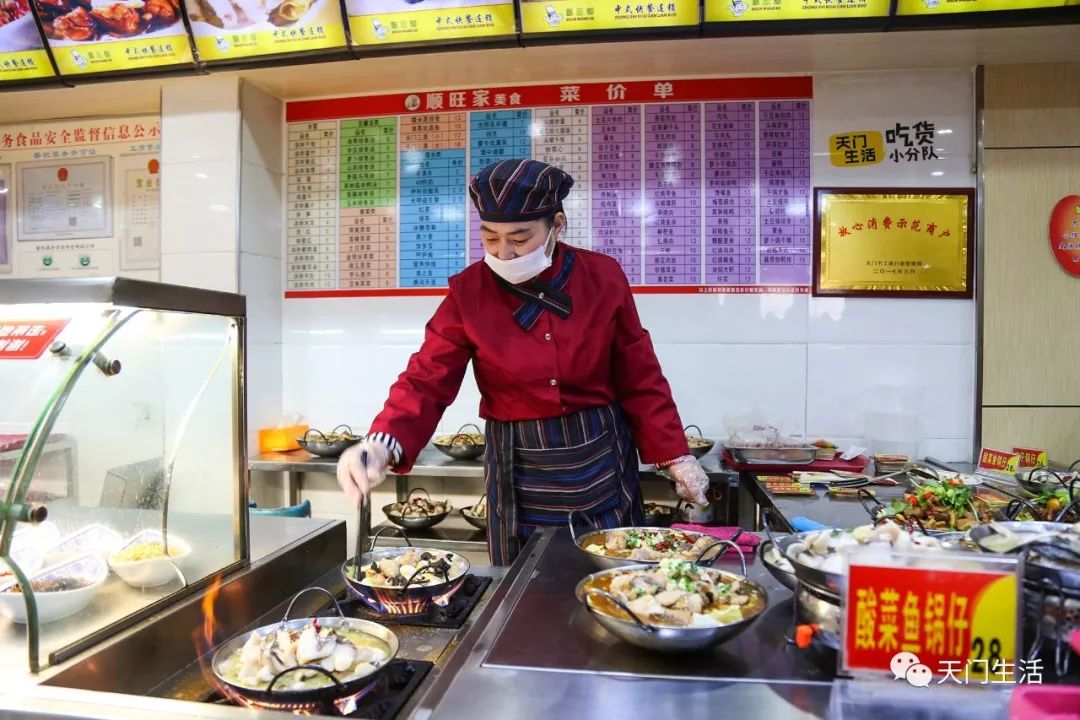 天门职业学院食堂图片