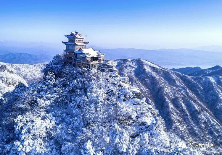 汉阴擂鼓台雪景图片