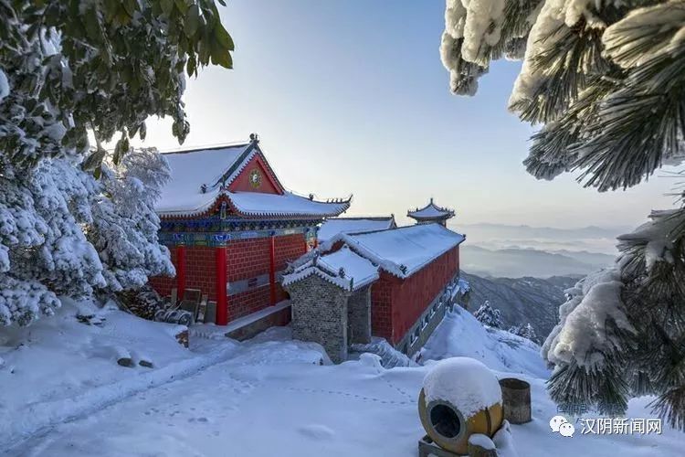 汉阴擂鼓台雪景图片