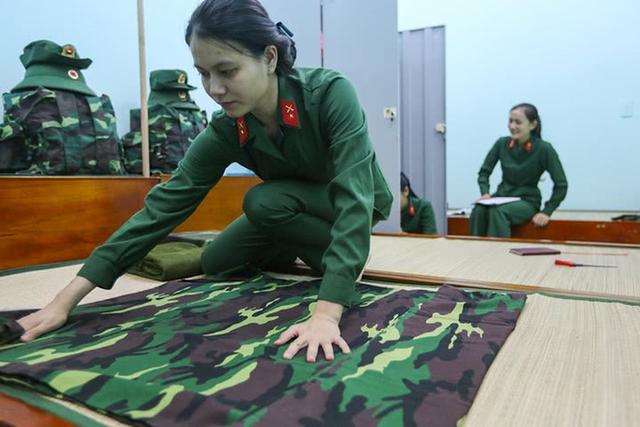 别看越南女兵个个娇小她们战斗力可不小解放军当年就吃过亏